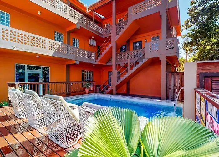 The Captain's At Hummingbird Gold Standard Certified * San Pedro (Ambergris Caye)